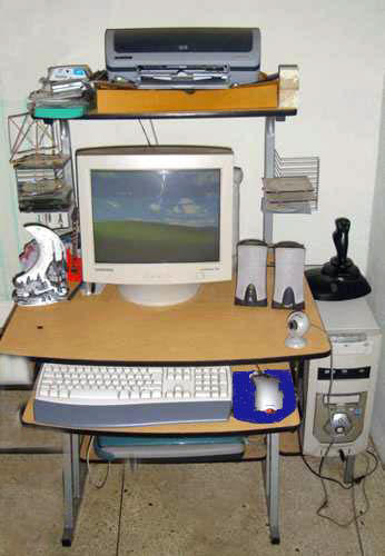 Computadora con sus accesorios
